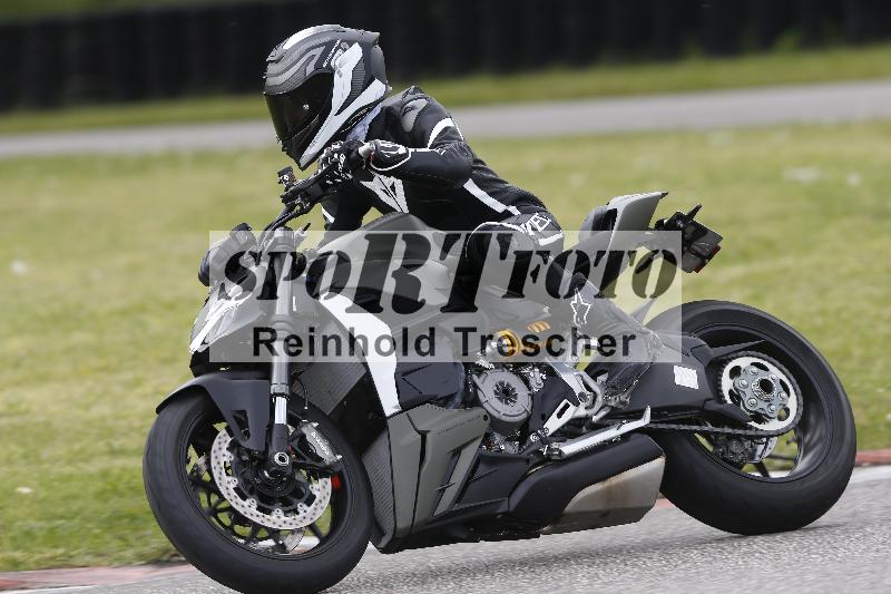 /Archiv-2025/09 22.04.2025 Cornu Master School ADR/gruen-vert/29